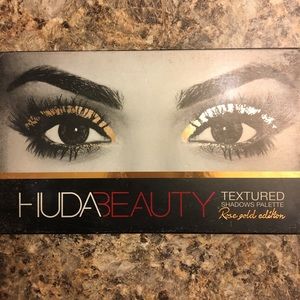 Huda Beauty Rose Gold palette